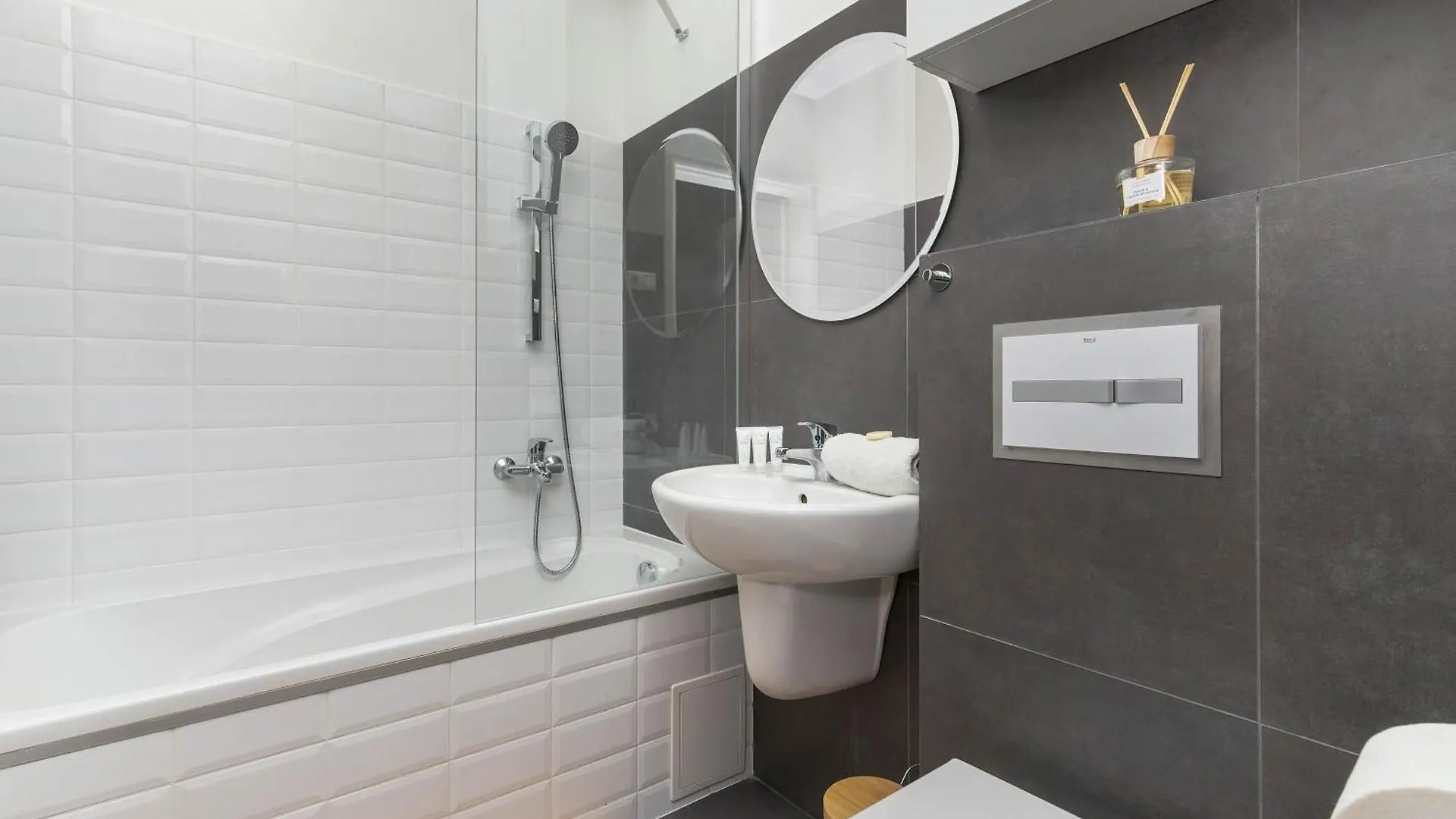 Jasny Apartament Z Parkingiem Glowne Miasto W Gdansku By Noclegi Renters Gdansk