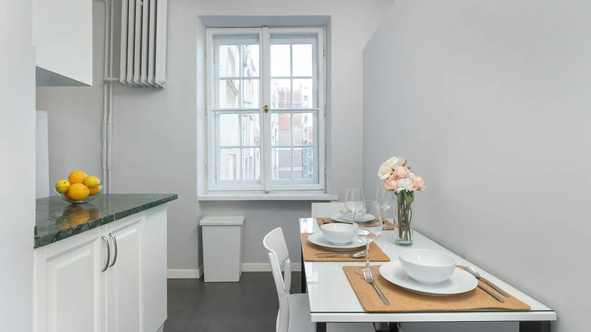 Jasny Apartament Z Parkingiem Glowne Miasto W Gdansku By Noclegi Renters Apartment